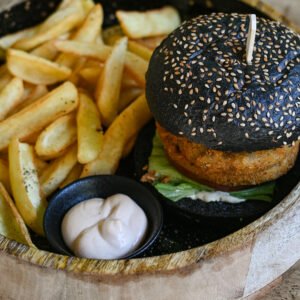 Black Burger Bun Με Μπιφτέκι Λαχανικών