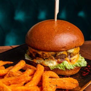 Burger Με Μοσχαρίσιο Κιμά Black Angus & Cheddar